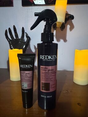 Redken Acidic Color Gloss Spray - Purple and Black